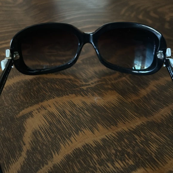 Chanel Bow Sunglasses - Picture 6 of 13